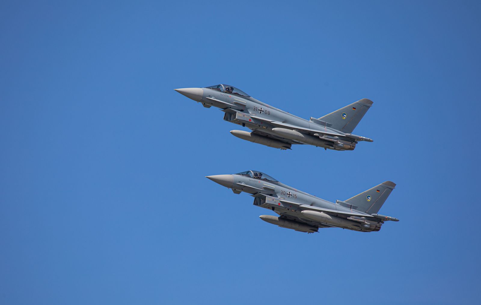 Typhoon jets in close formation